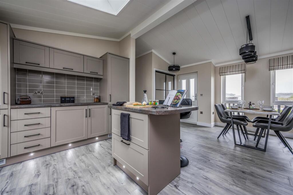 Plot 17 Littlehampton Marina-Small-PorticoMarketin