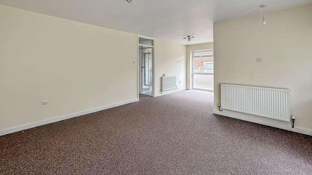 Lounge/dining roo...