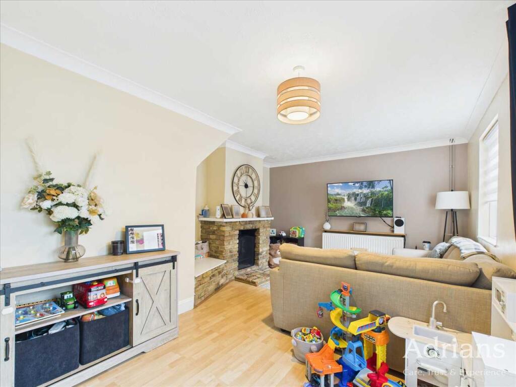 LOUNGE / DINING ROOM