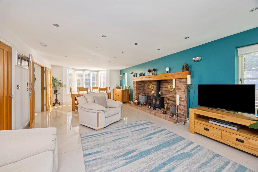 Sitting/Dining Room