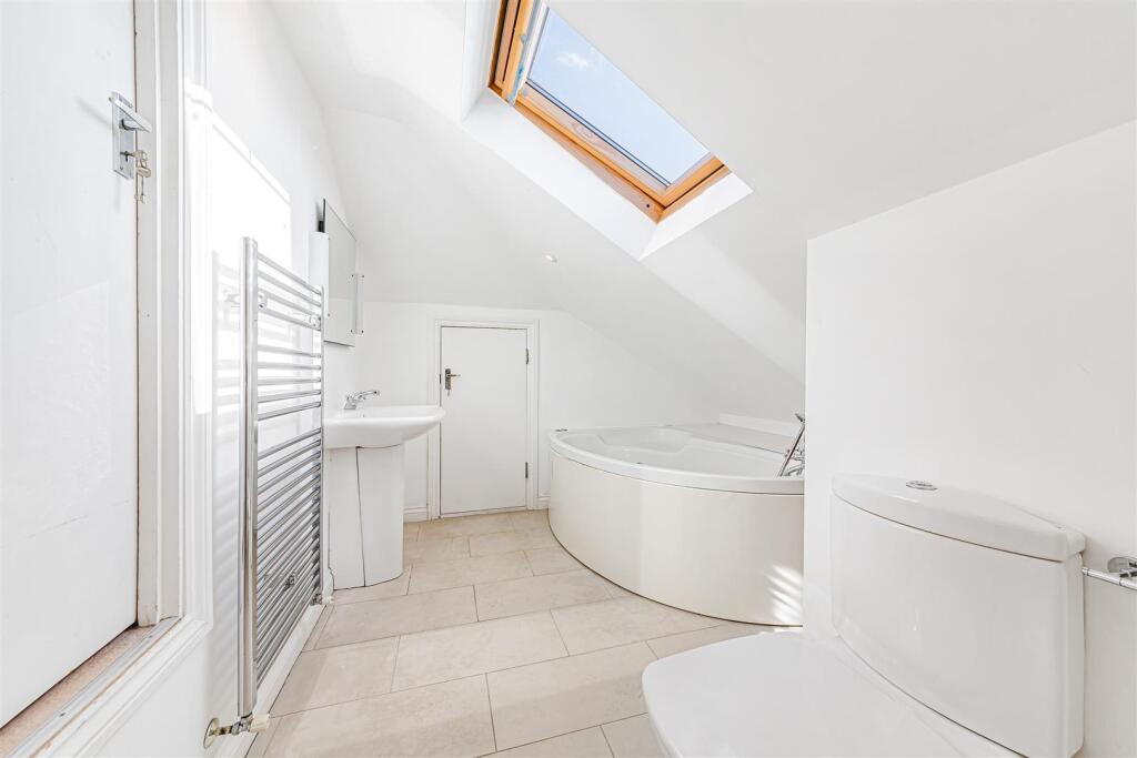 14 Streatham Common South SW16 3BT-12.jpg