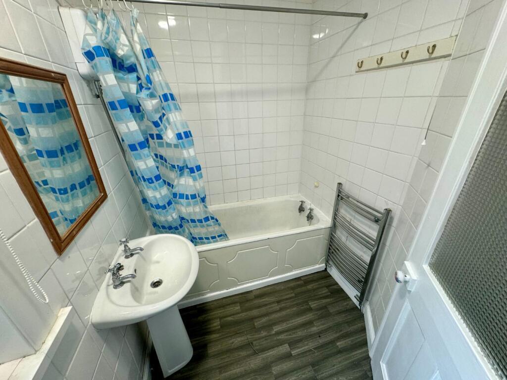 BATHROOM/WC