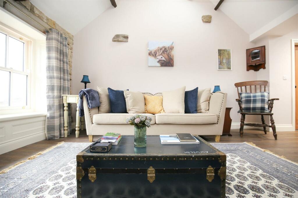 Living Room 2.jpg