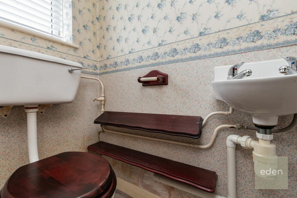 SEPARATE WC