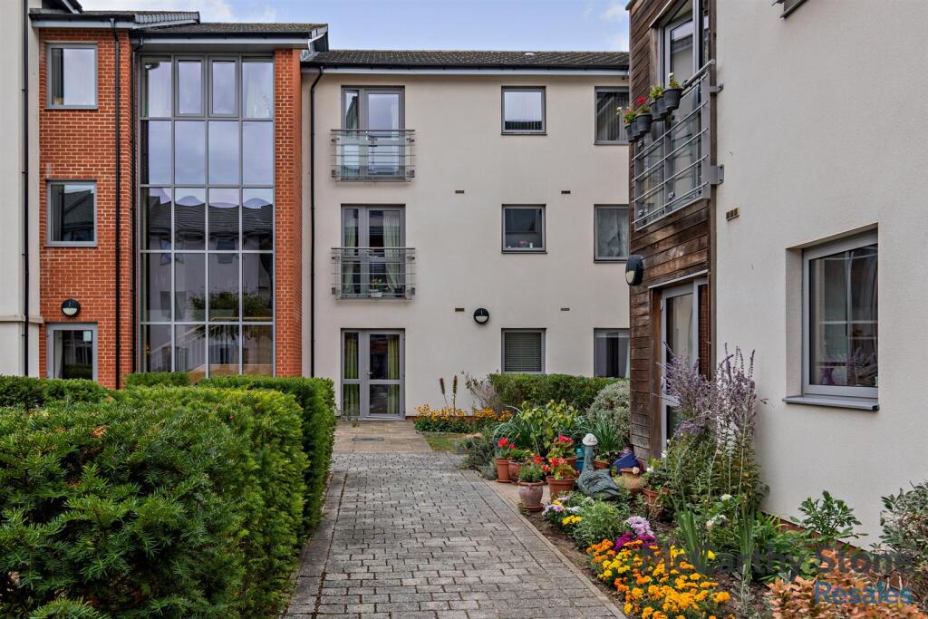 8661174-exterior01-800.jpg