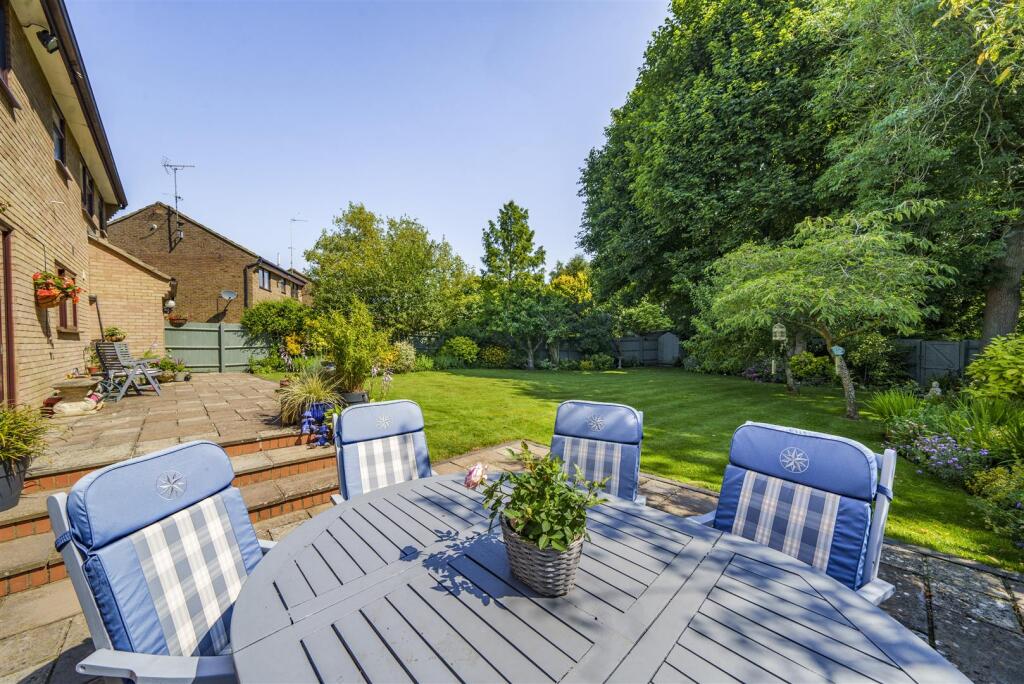 8 Dove Close, Towcester