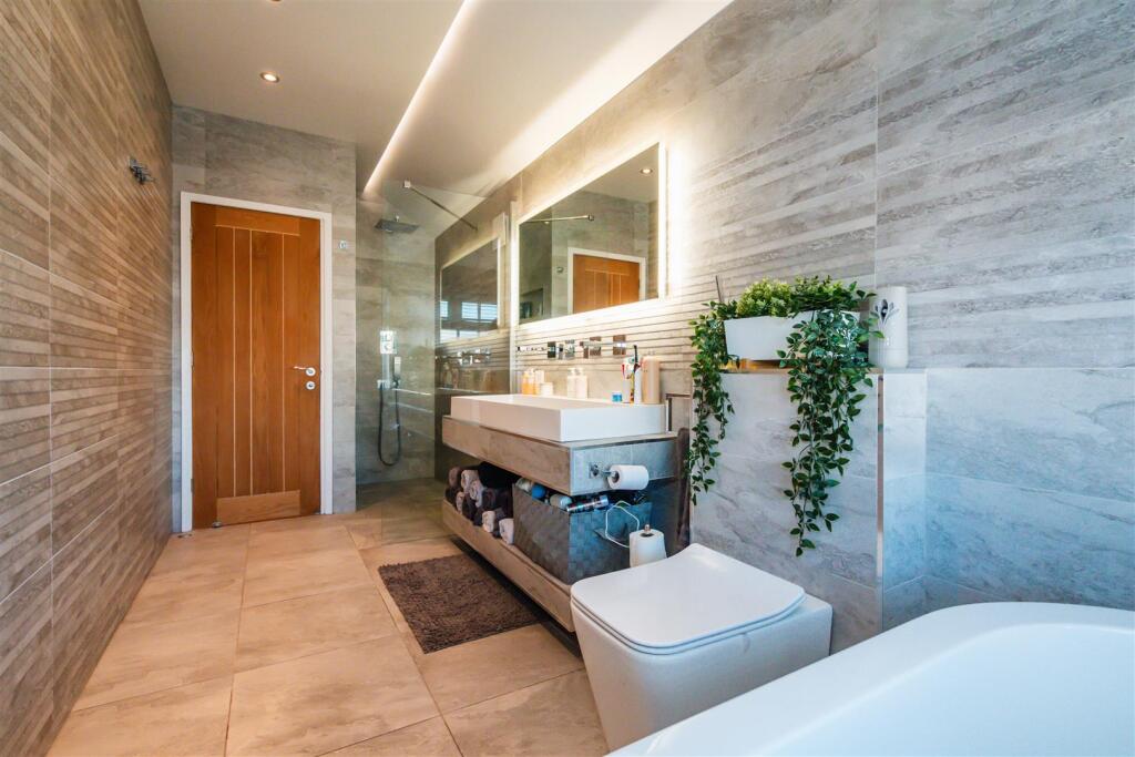 Bathroom Aspect 2