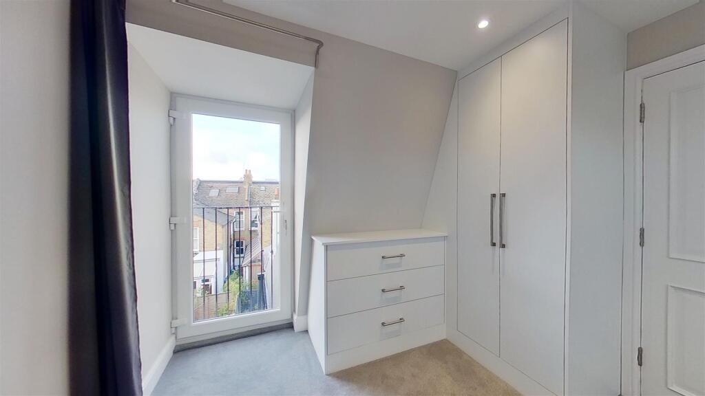Farlton-Road-Earlsfield-SW18-11132020_204203.jpg