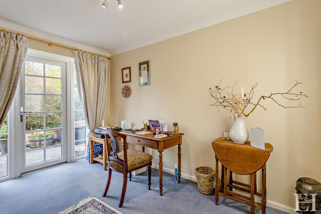 8646670-interiorW...