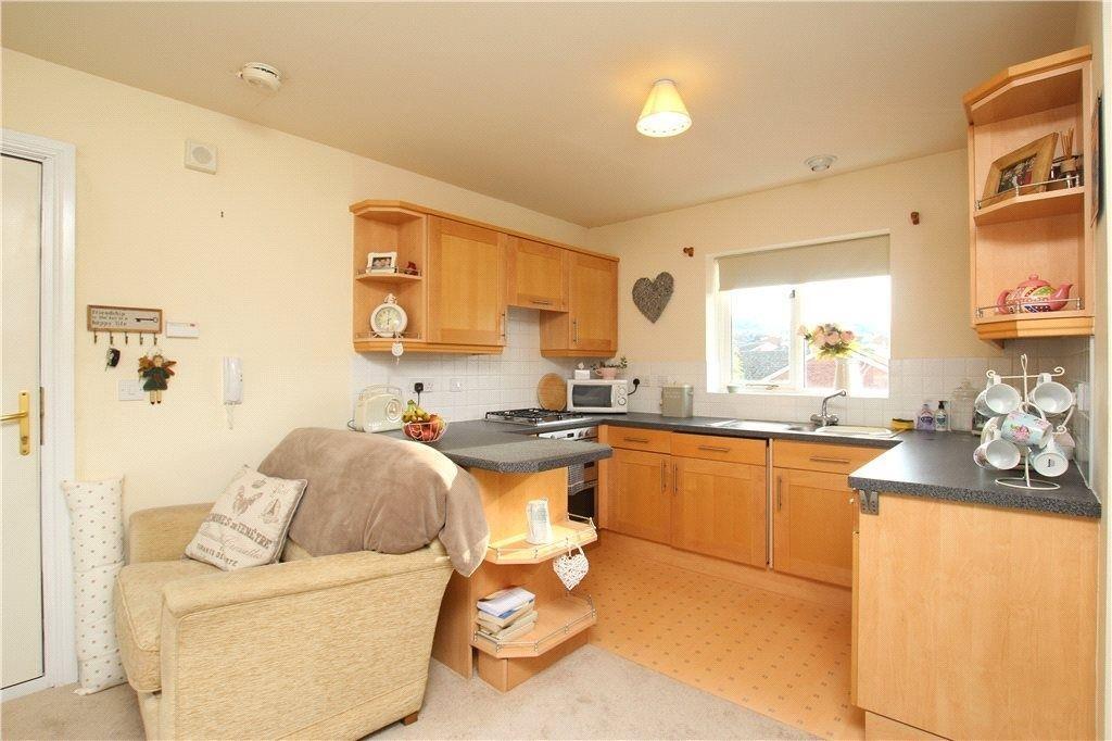 31 Peak View Kitchen.jpg