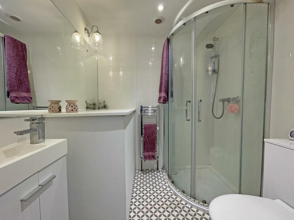 Hollow Hayes 1 NEW En Suite.jpg