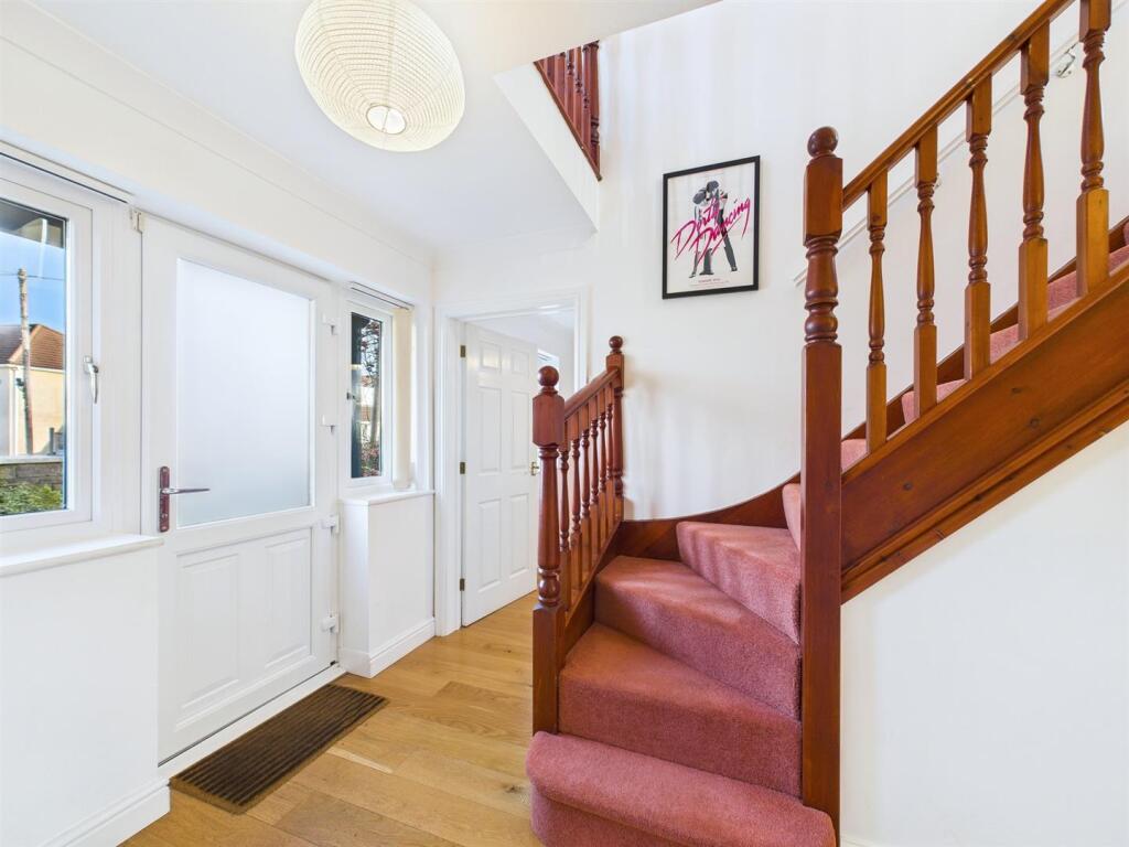 6 - 4 bed detached house.jpg