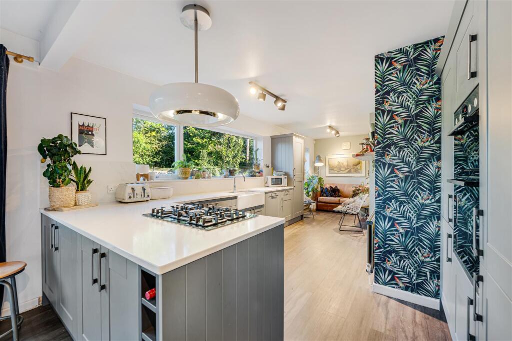 Lie In Dining Kitchen