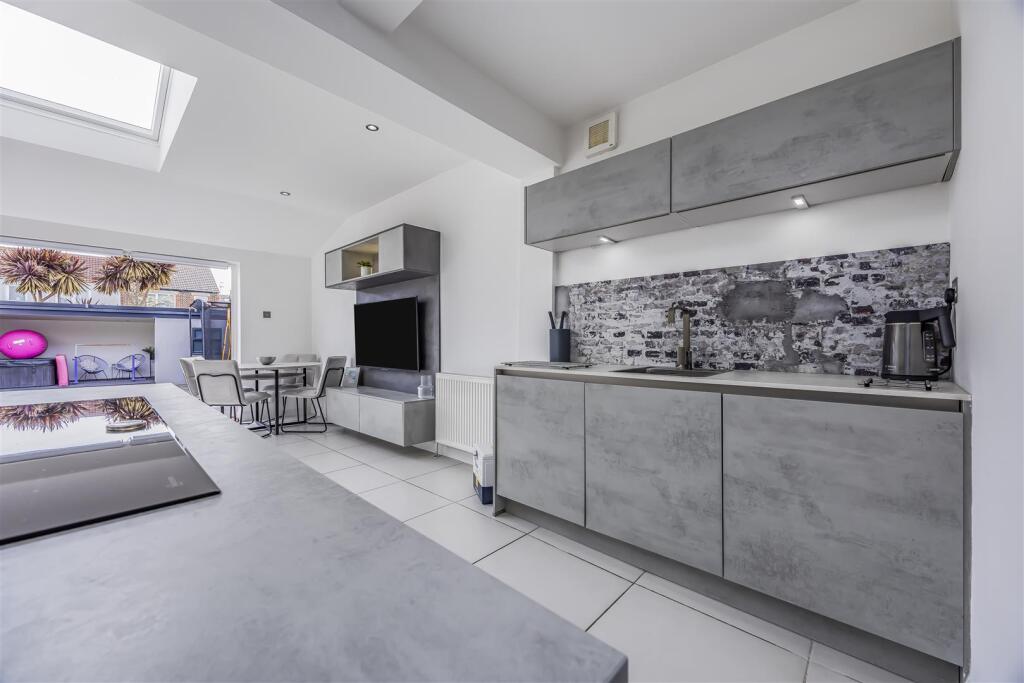 32 Kenyon Road, Copnor-PorticoMarketing-SoldBy-20.