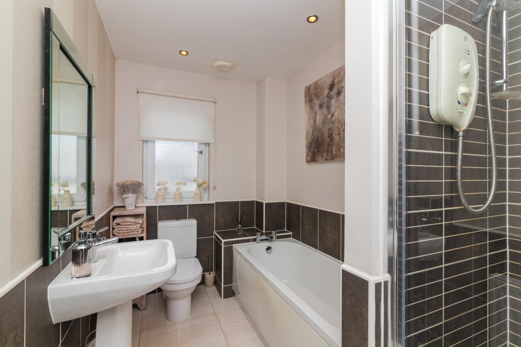19 Accord avenue Paisley  PA2 7DN 3L-19