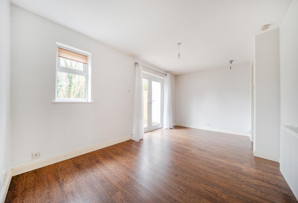 LIVING/DINING  ROOM  ALT