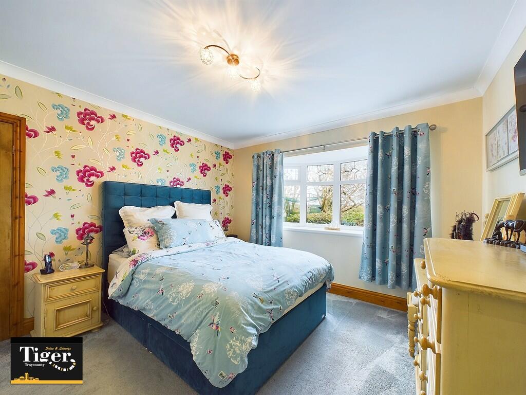 CAM02176G0-PR0427...