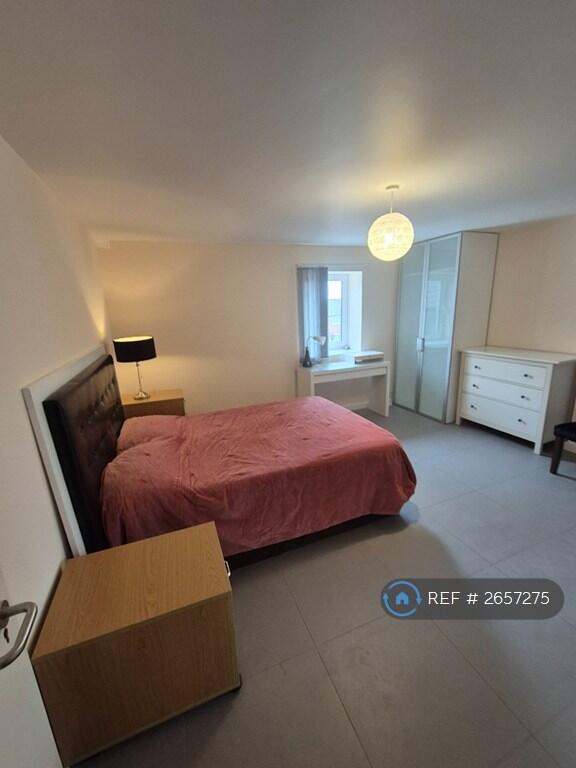 Room 2 Available £585pcm