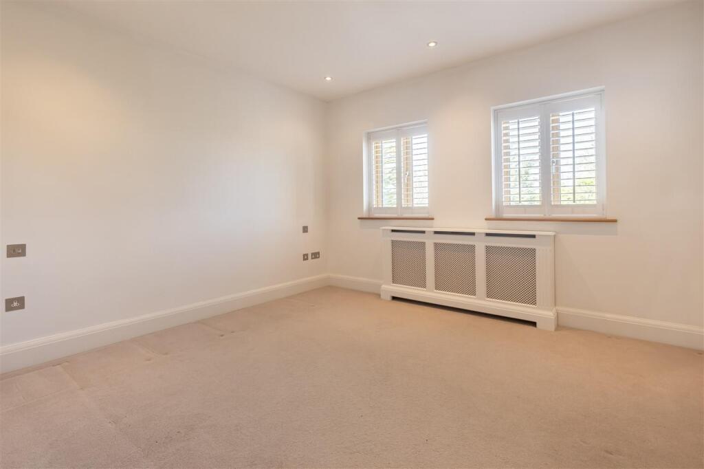 30B Blackacre Road Theydon Bois, Essex, CM16 7LU (