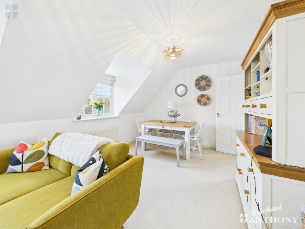 CAM03852G0-PR0476-STILL006