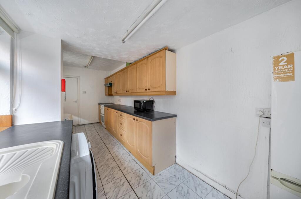 1386709-7-693030a214dcf