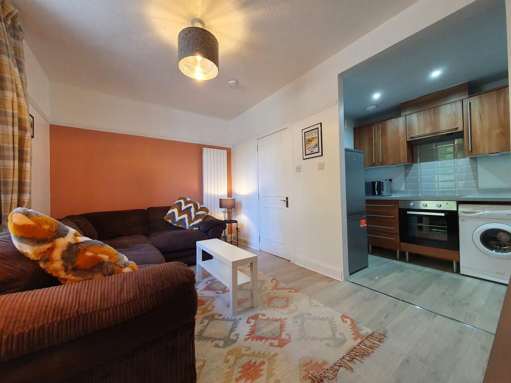 Living Room/Kitch...