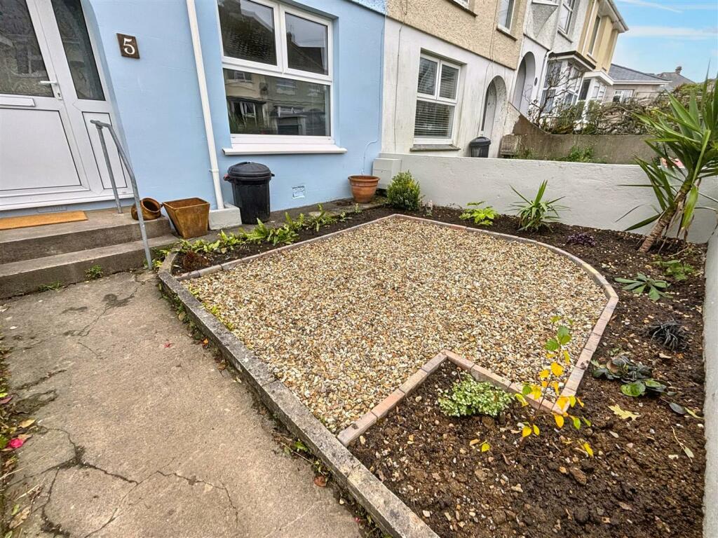 Front garden.jpeg