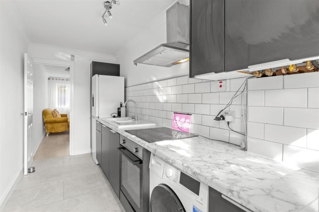 105 Clearbrook Close, HP13 7BS-8.jpg