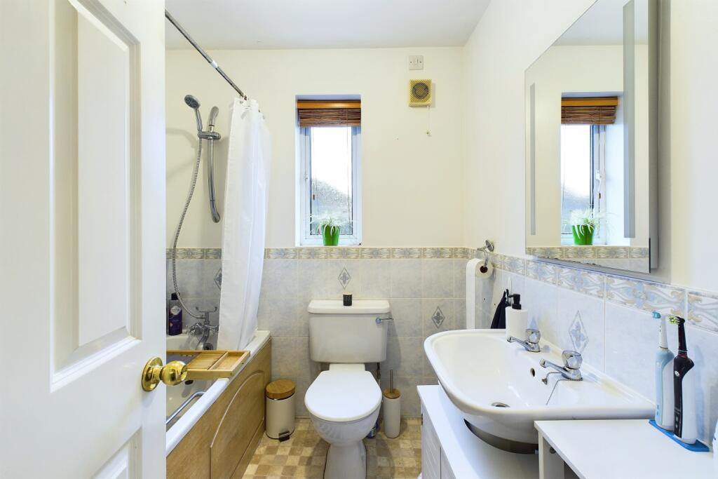 CAM03162G0-PR0209-STILL012