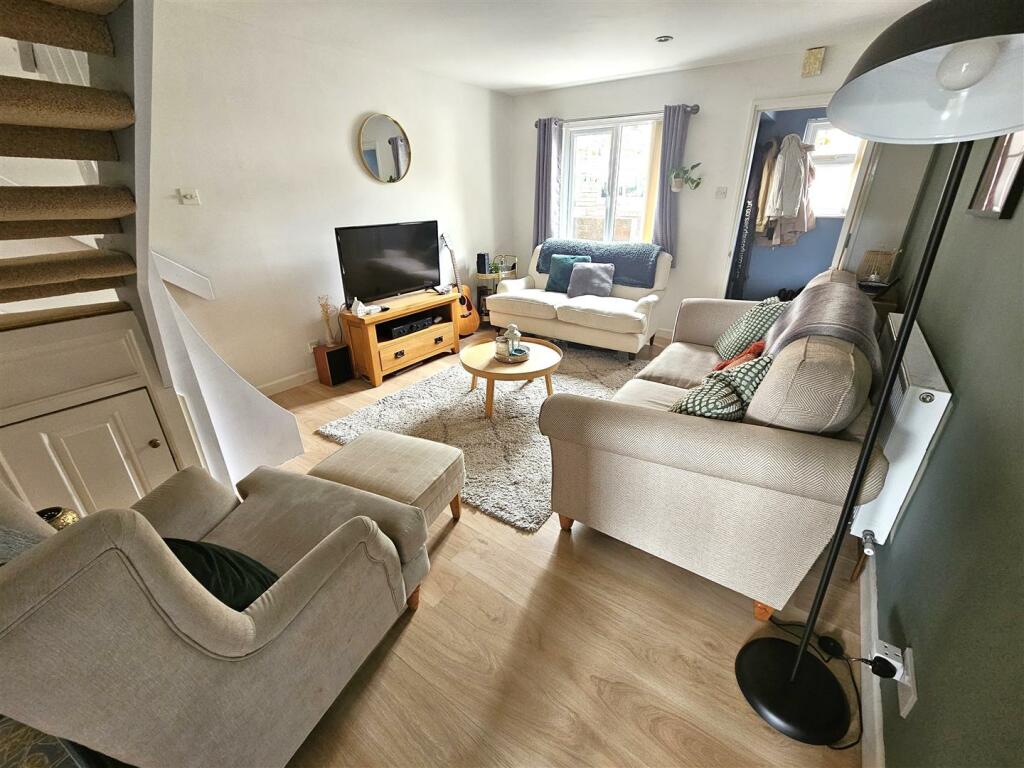 Living Room (3).jpg