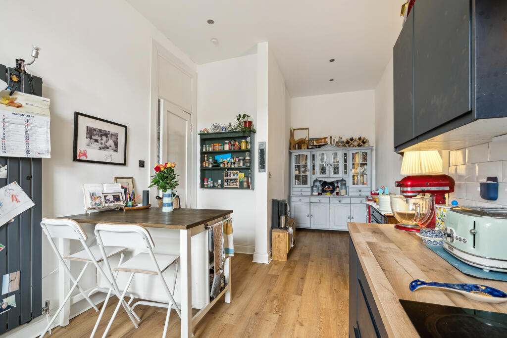 Kitchen/ Dining Room