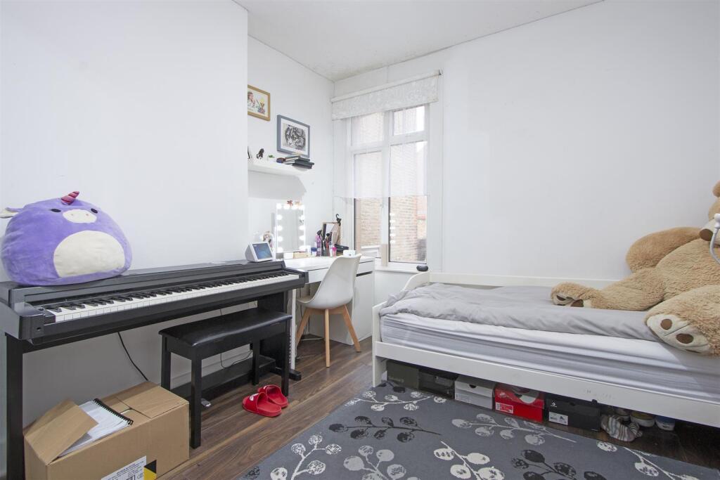 29a Hoyle Road, Tooting bedroom 2.jpg