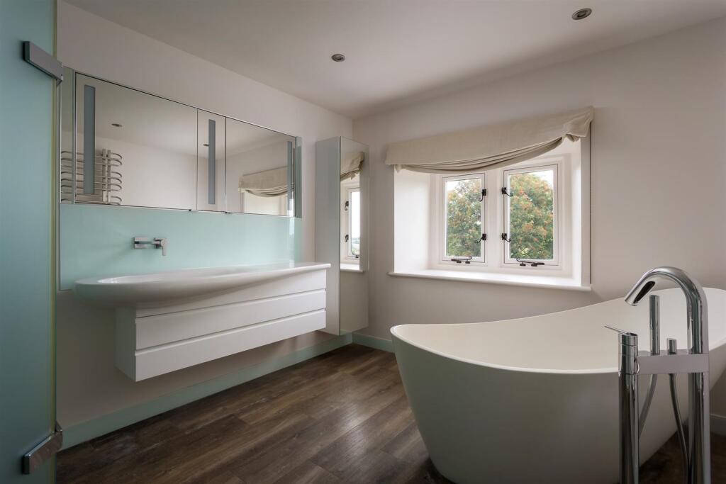 73 - High Barn - GL6 0QA - Web.jpg