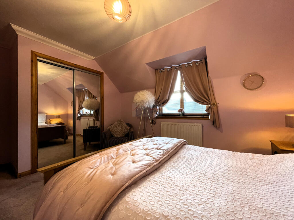 Bedroom 2b.JPG