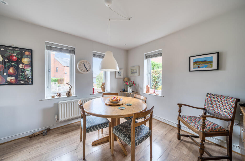 1370683-28-68f8b7...