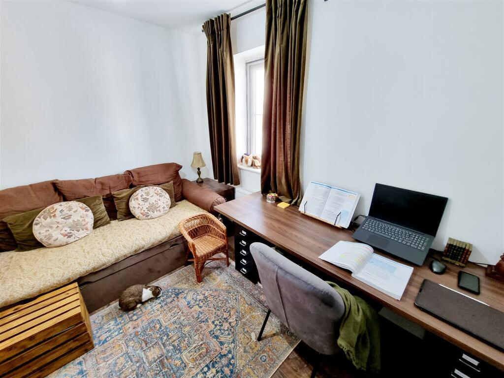 Bed 3.jpg