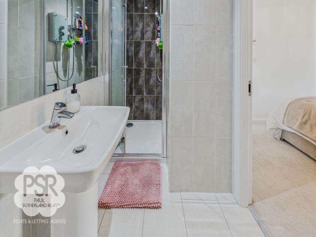 Main Bedroom En-Suite