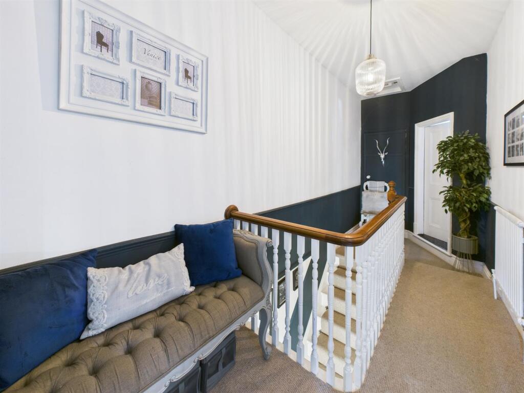 Semi-Galleried Landing