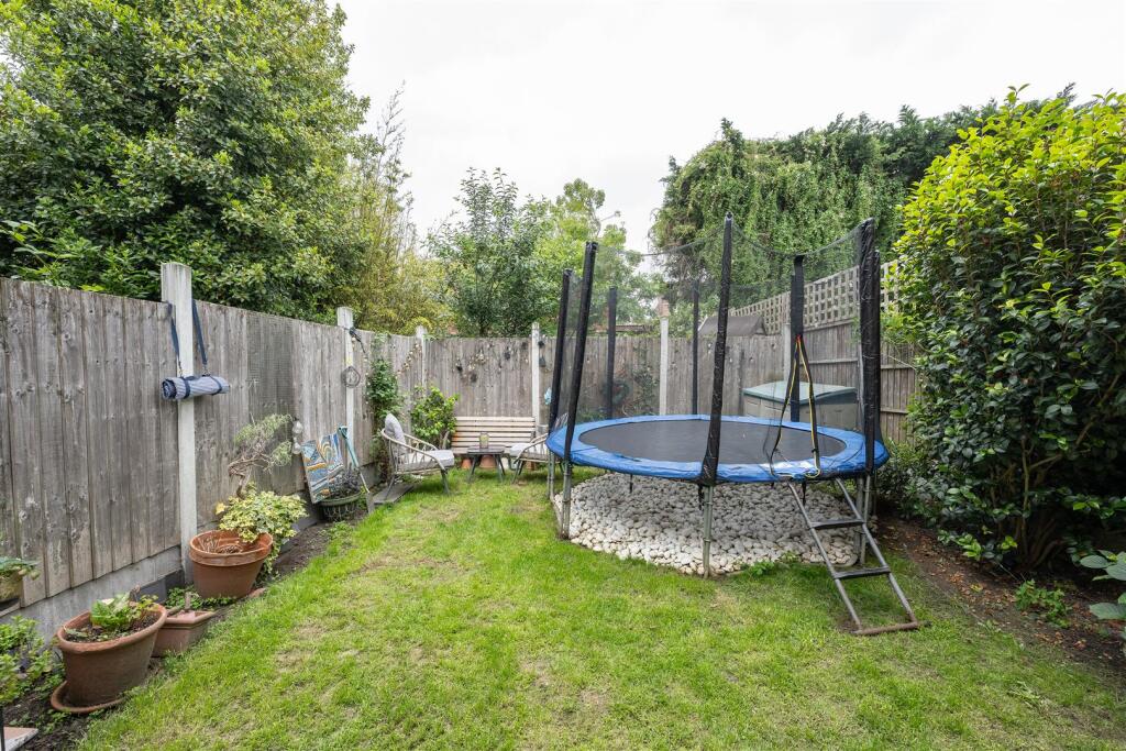 65a Fladgate Road, E11