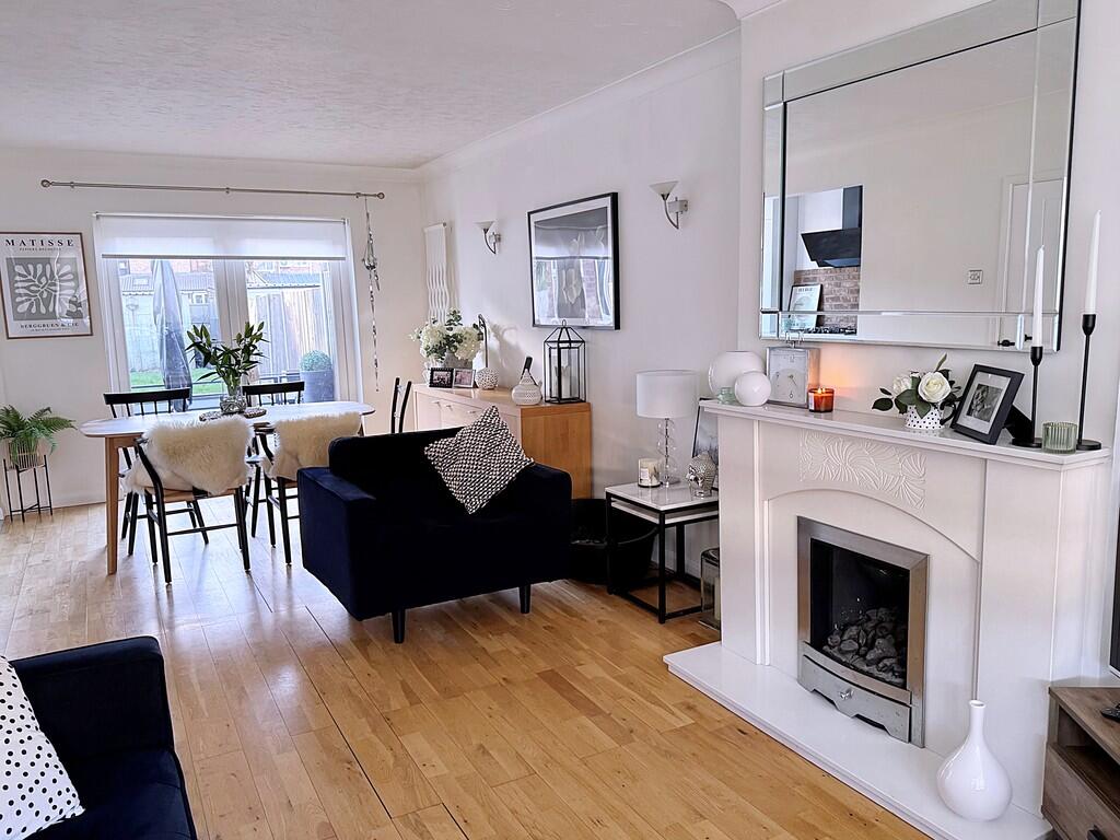 Lounge/Dining Are...