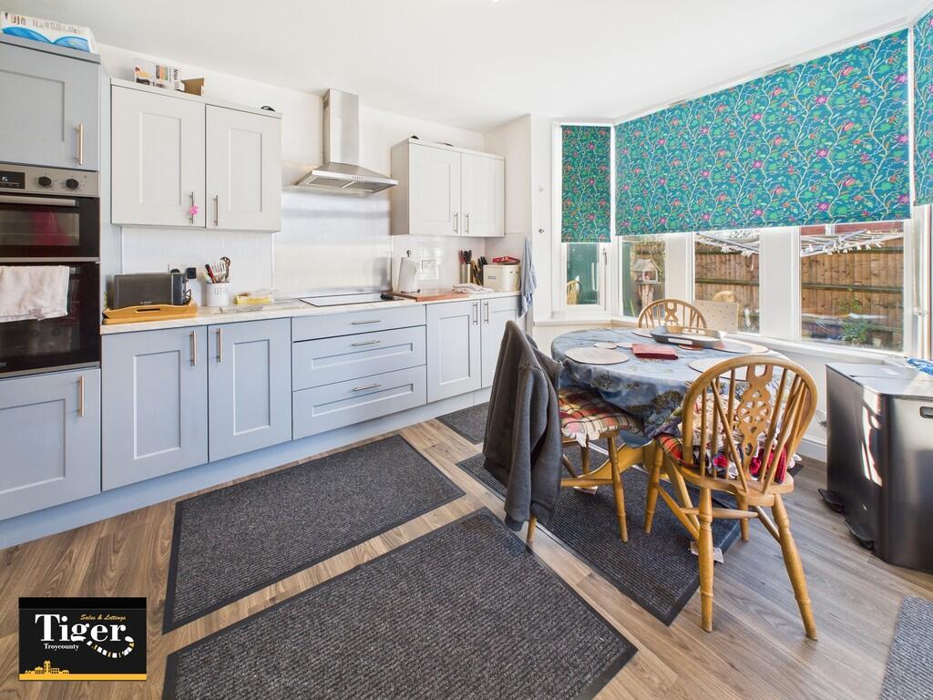 CAM02176G0-PR0757...