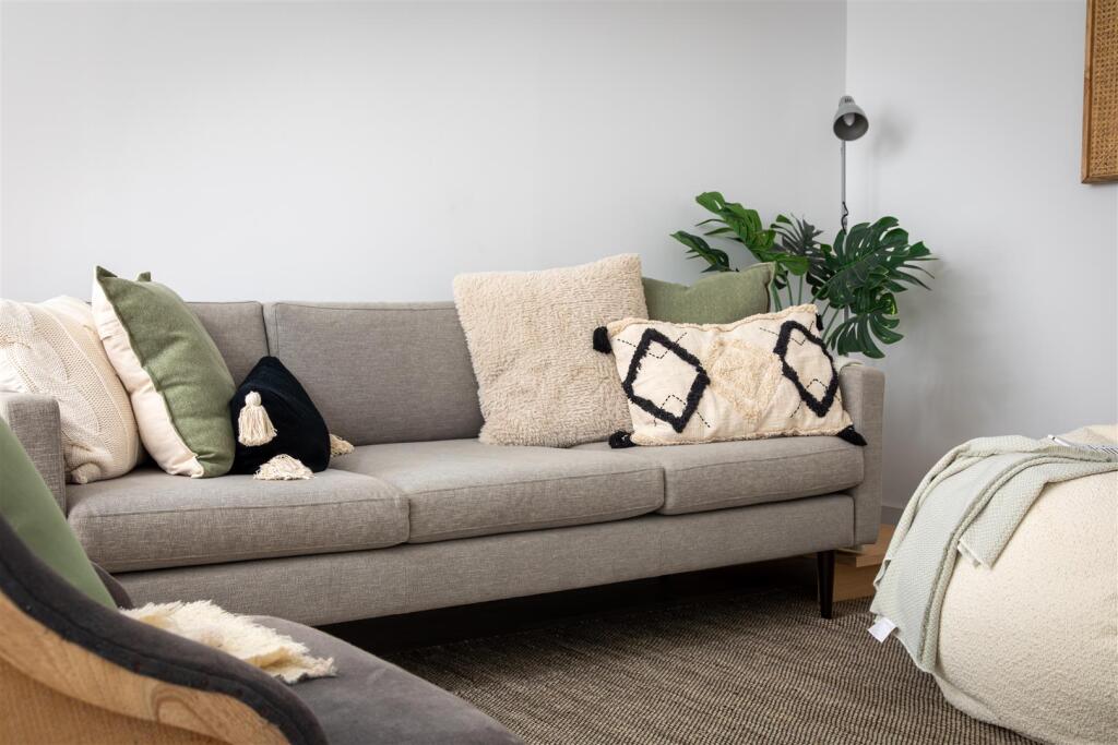 Lounge Detail