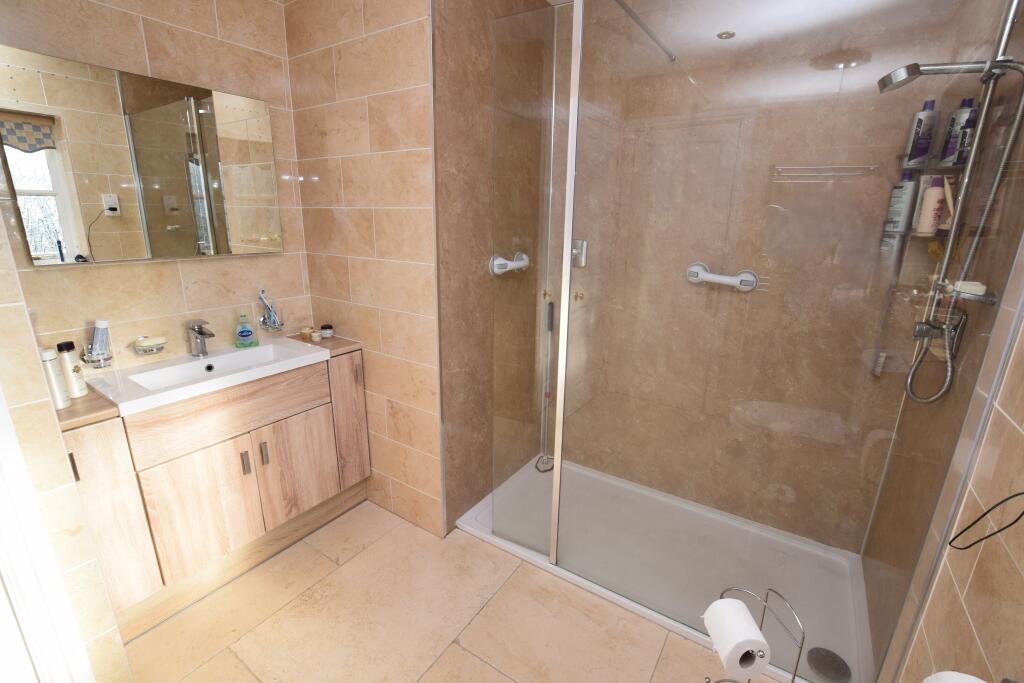 en-suite shower room