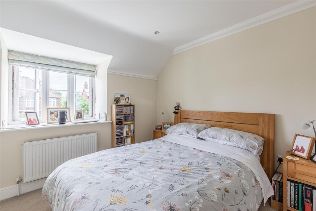 2 Kings Terrace, KT14 7AP - 3.jpg