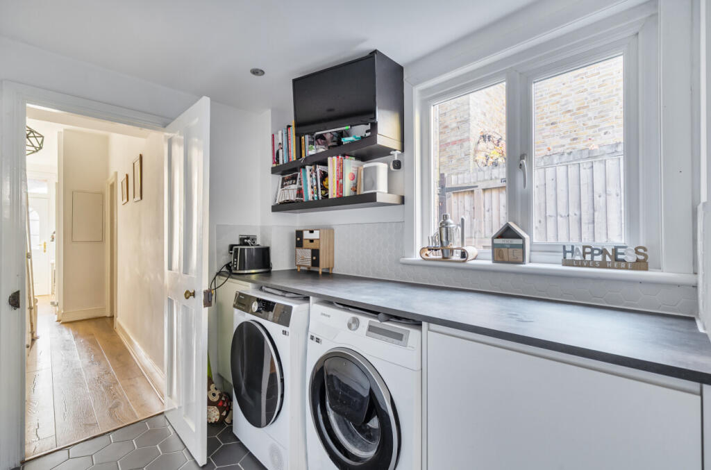 1369409-8-691b632...