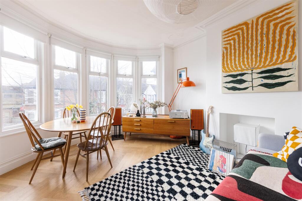 Lyndhurst Drive, E10