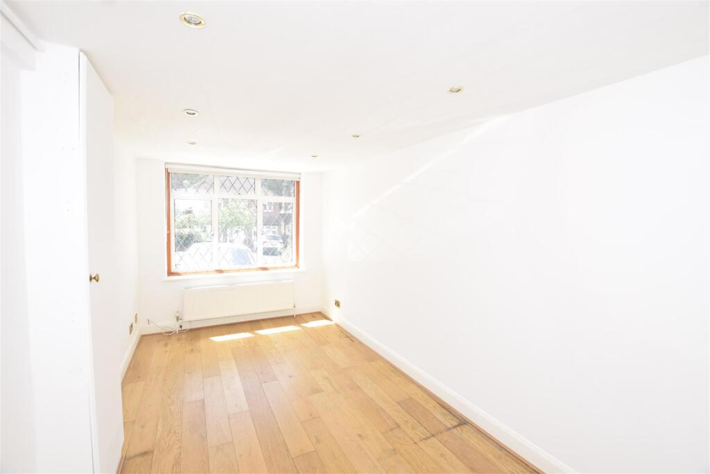 Bedroom 5/Reception 2 .jpg