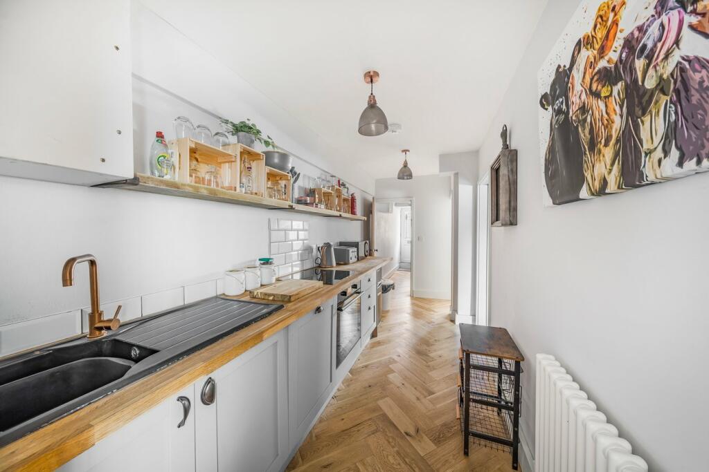 Self contained lower