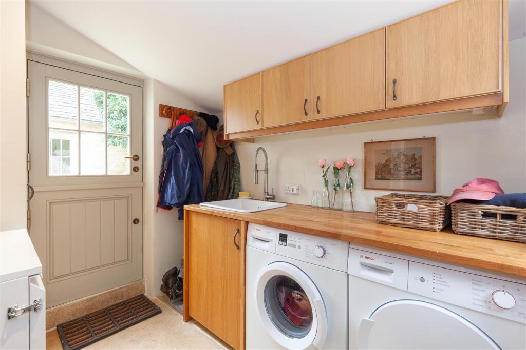 Utility Room 1.jpg