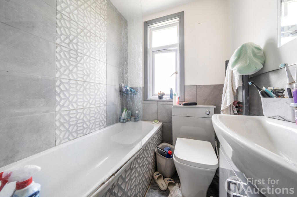 02220eb1-7b5f-4ed...